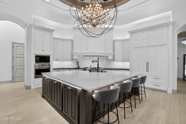 2748 E WARBLER Road, Gilbert, AZ 85297