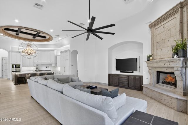 2748 E WARBLER Road, Gilbert, AZ 85297