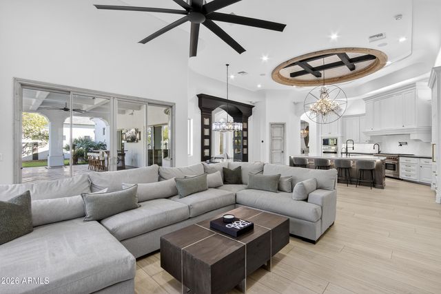 2748 E WARBLER Road, Gilbert, AZ 85297