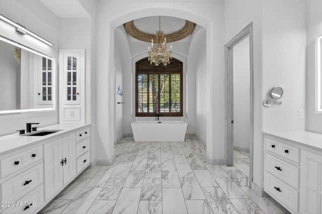 2748 E WARBLER Road, Gilbert, AZ 85297