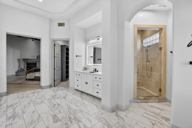 2748 E WARBLER Road, Gilbert, AZ 85297