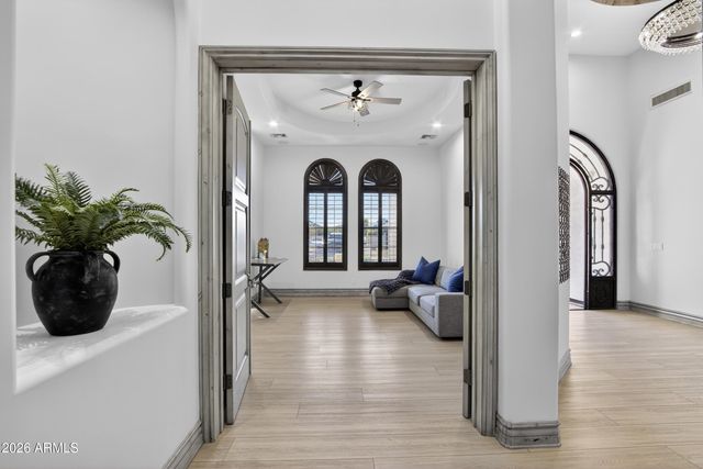 2748 E WARBLER Road, Gilbert, AZ 85297