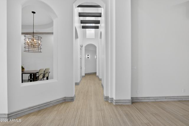 2748 E WARBLER Road, Gilbert, AZ 85297