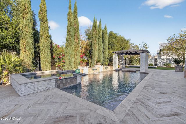 2748 E WARBLER Road, Gilbert, AZ 85297