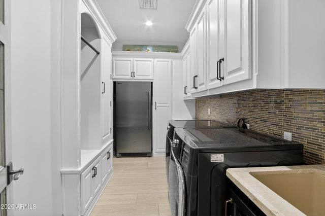 2748 E WARBLER Road, Gilbert, AZ 85297