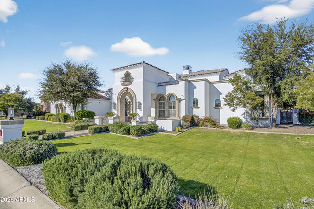 2748 E WARBLER Road, Gilbert, AZ 85297