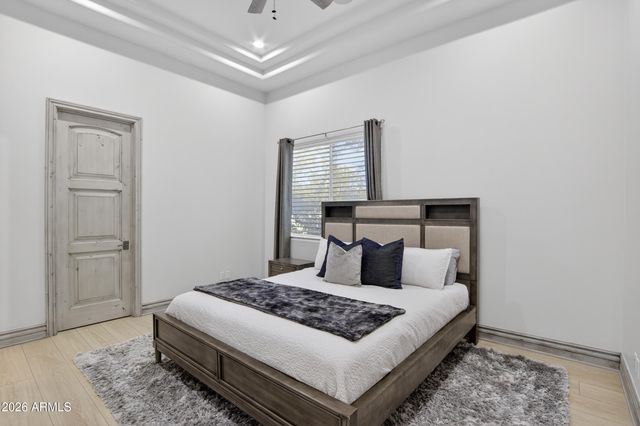 2748 E WARBLER Road, Gilbert, AZ 85297