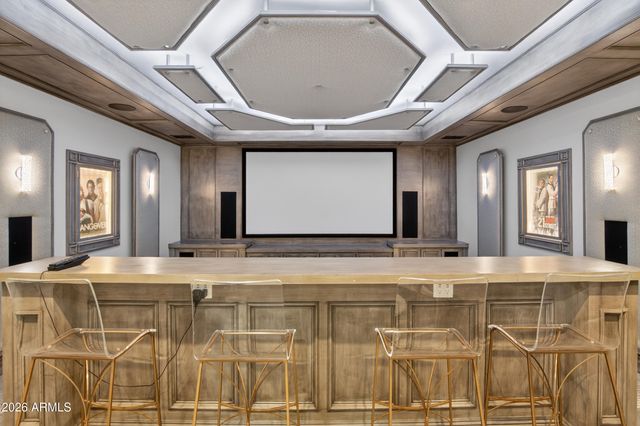 2748 E WARBLER Road, Gilbert, AZ 85297