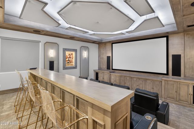 2748 E WARBLER Road, Gilbert, AZ 85297