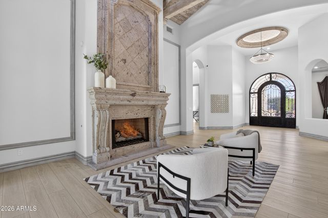 2748 E WARBLER Road, Gilbert, AZ 85297