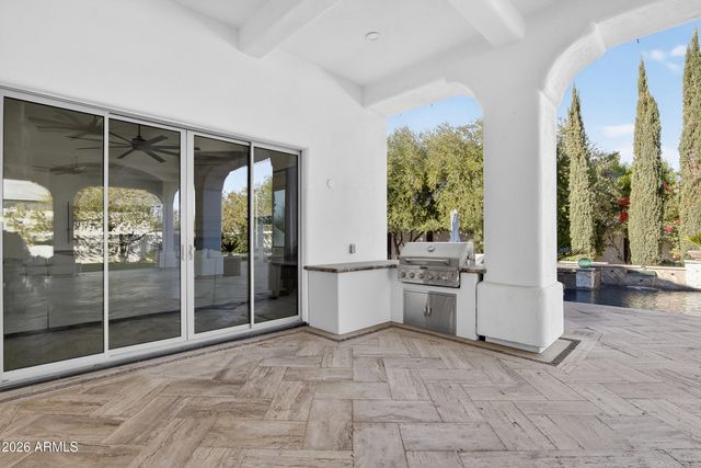 2748 E WARBLER Road, Gilbert, AZ 85297