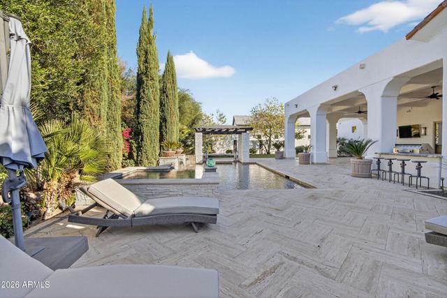 2748 E WARBLER Road, Gilbert, AZ 85297