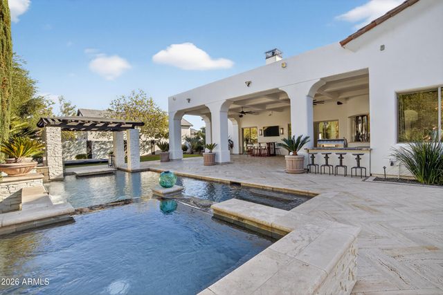 2748 E WARBLER Road, Gilbert, AZ 85297