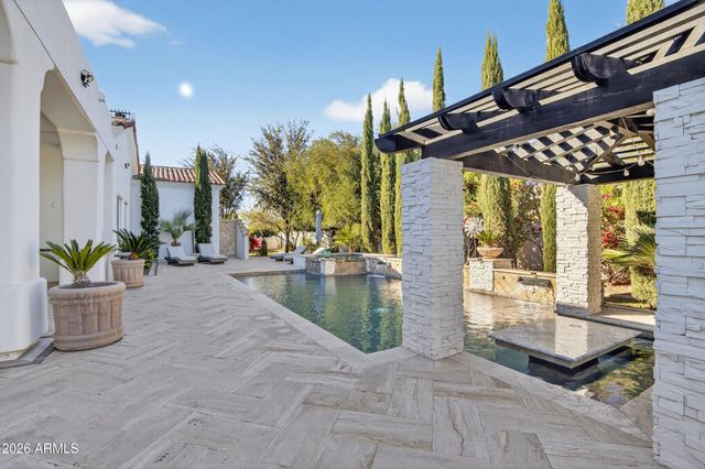 2748 E WARBLER Road, Gilbert, AZ 85297