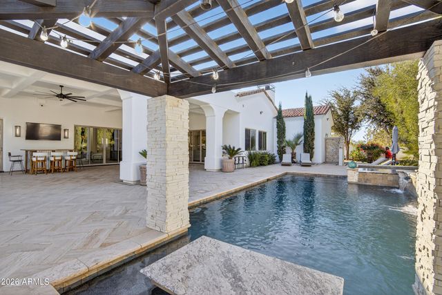 2748 E WARBLER Road, Gilbert, AZ 85297