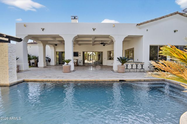 2748 E WARBLER Road, Gilbert, AZ 85297