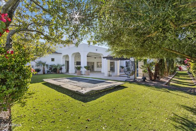 2748 E WARBLER Road, Gilbert, AZ 85297