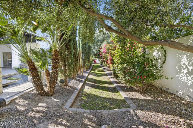 2748 E WARBLER Road, Gilbert, AZ 85297