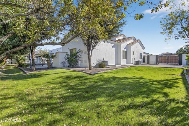 2748 E WARBLER Road, Gilbert, AZ 85297