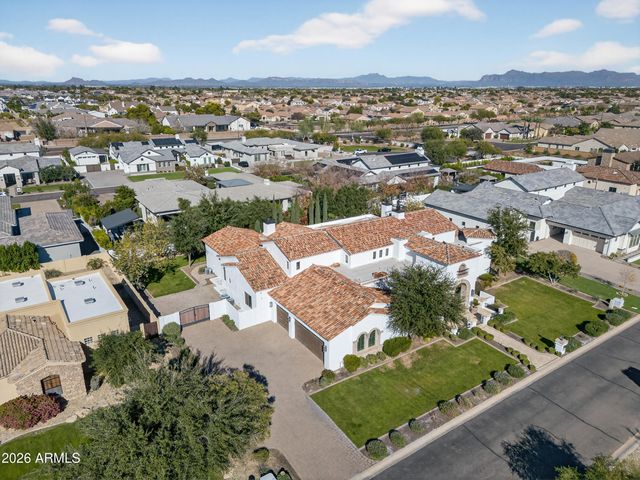 2748 E WARBLER Road, Gilbert, AZ 85297