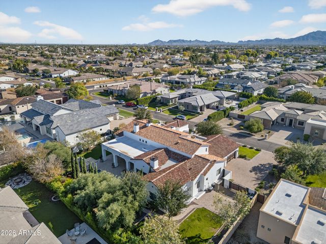 2748 E WARBLER Road, Gilbert, AZ 85297