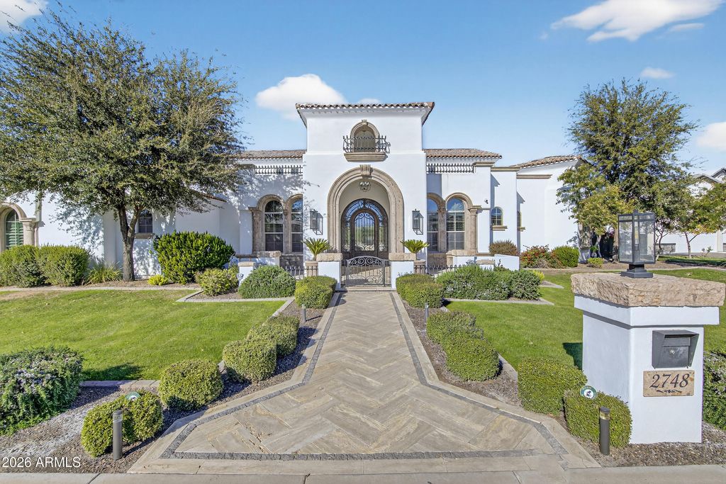 2748 E WARBLER Road, Gilbert, AZ 85297