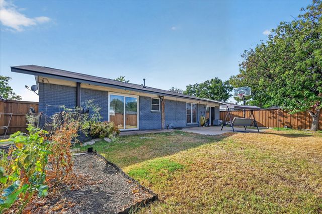 1110 Vegas Drive, Garland, TX 75042