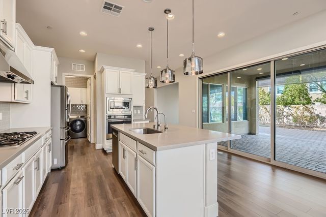 3008 Barrett Springs Avenue, Henderson, NV 89044