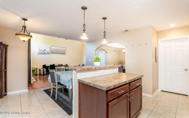 11515 Top Walnut Loop, Louisville, KY 40229