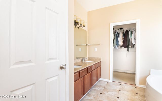 11515 Top Walnut Loop, Louisville, KY 40229