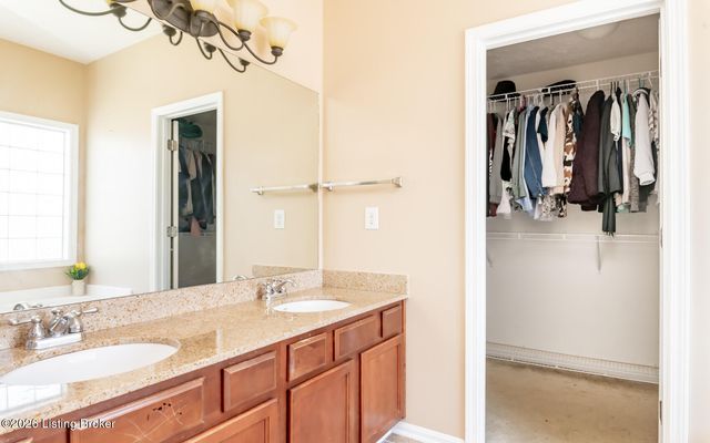 11515 Top Walnut Loop, Louisville, KY 40229