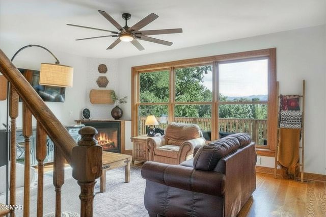 2417 Sylvan Glen Way, Pigeon Forge, TN 37863