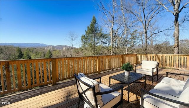 2417 Sylvan Glen Way, Pigeon Forge, TN 37863