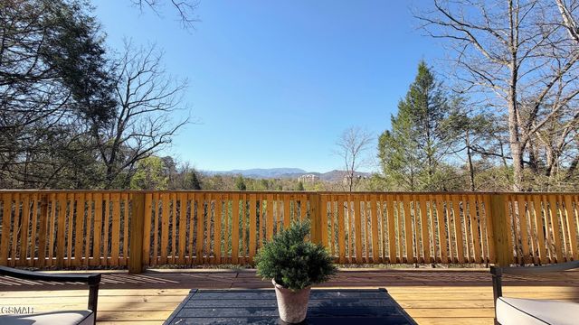 2417 Sylvan Glen Way, Pigeon Forge, TN 37863