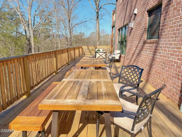 2417 Sylvan Glen Way, Pigeon Forge, TN 37863