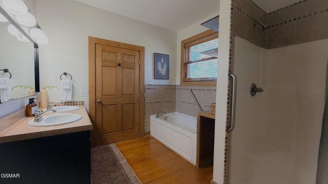 2417 Sylvan Glen Way, Pigeon Forge, TN 37863