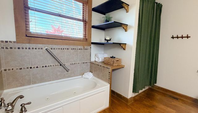 2417 Sylvan Glen Way, Pigeon Forge, TN 37863