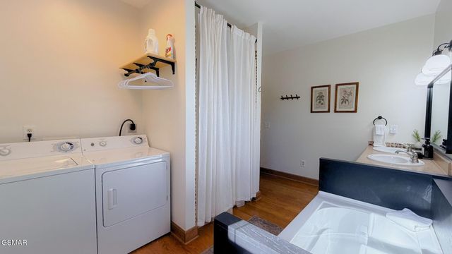 2417 Sylvan Glen Way, Pigeon Forge, TN 37863