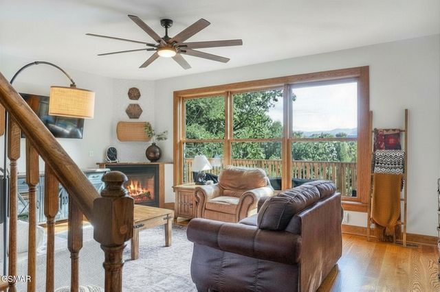 2417 Sylvan Glen Way, Pigeon Forge, TN 37863