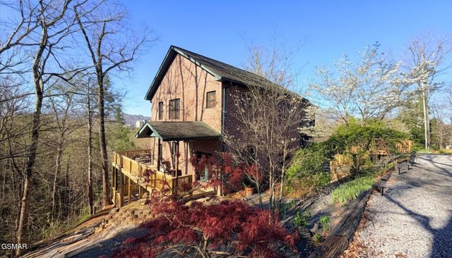 2417 Sylvan Glen Way, Pigeon Forge, TN 37863