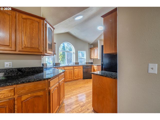 2501 CREEKSIDE Ln, North Bend, OR 97459
