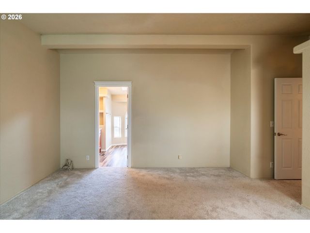 2501 CREEKSIDE Ln, North Bend, OR 97459