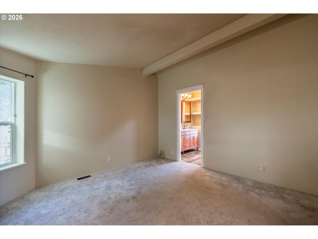 2501 CREEKSIDE Ln, North Bend, OR 97459