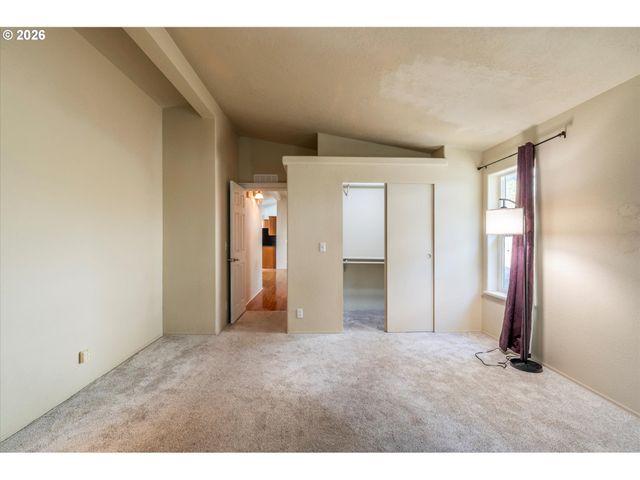 2501 CREEKSIDE Ln, North Bend, OR 97459