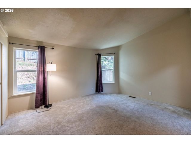 2501 CREEKSIDE Ln, North Bend, OR 97459