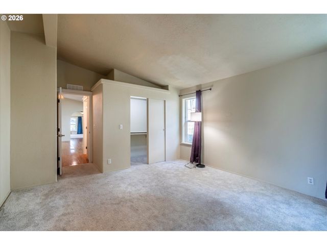 2501 CREEKSIDE Ln, North Bend, OR 97459