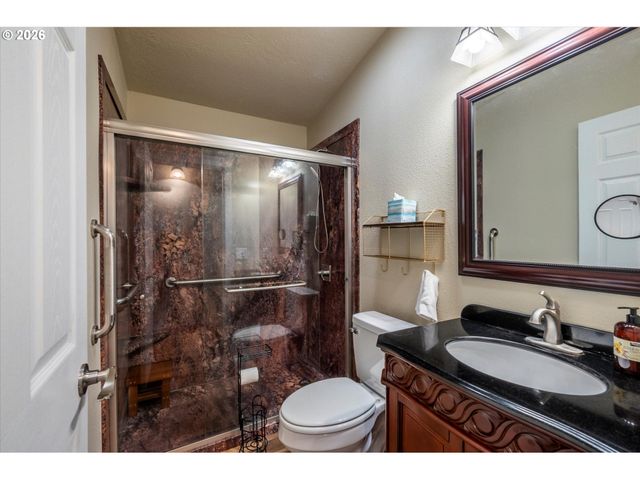 2501 CREEKSIDE Ln, North Bend, OR 97459