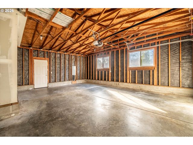 2501 CREEKSIDE Ln, North Bend, OR 97459