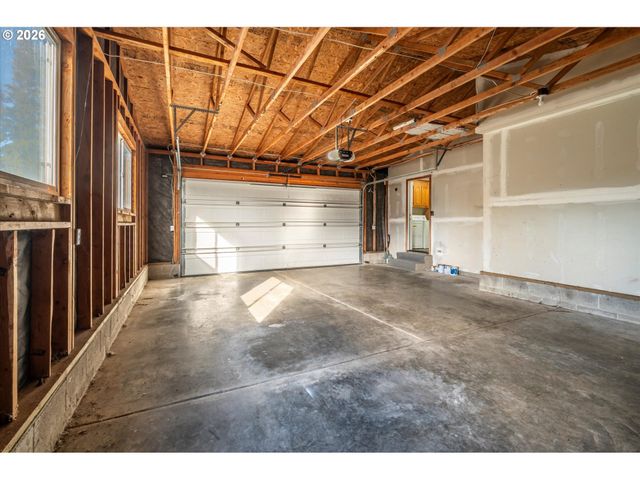 2501 CREEKSIDE Ln, North Bend, OR 97459