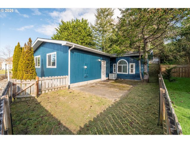 2501 CREEKSIDE Ln, North Bend, OR 97459